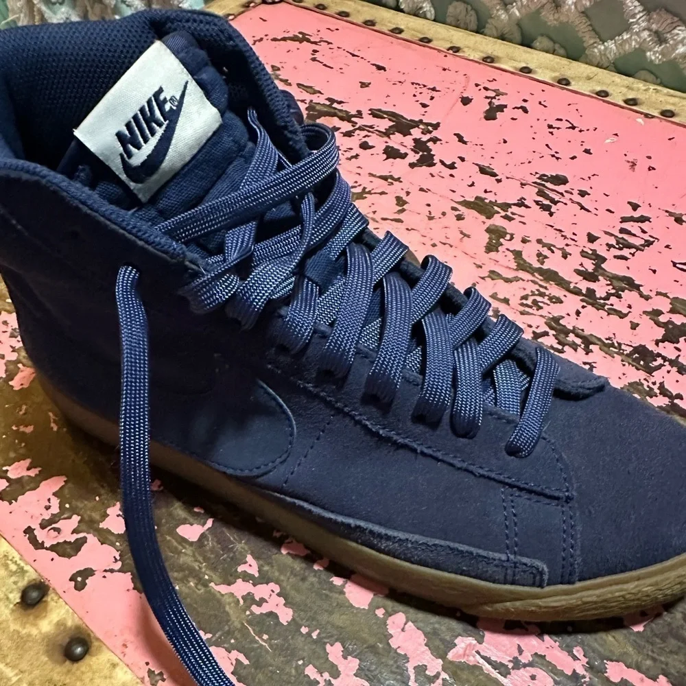 NIKE Navy Suede and Gum Hi Tops Sz 7